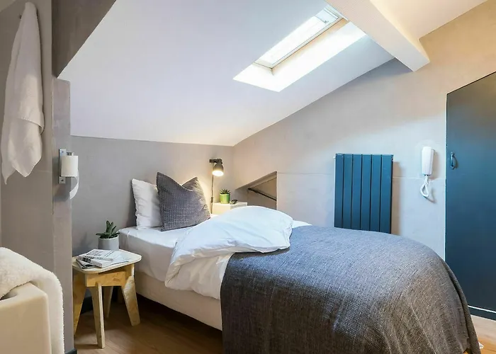 塔吉加特酒店 2*