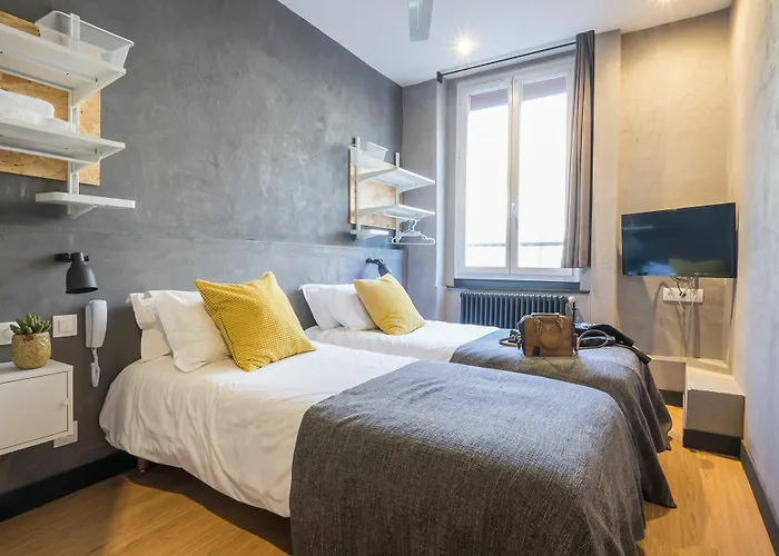 塔吉加特酒店 2*